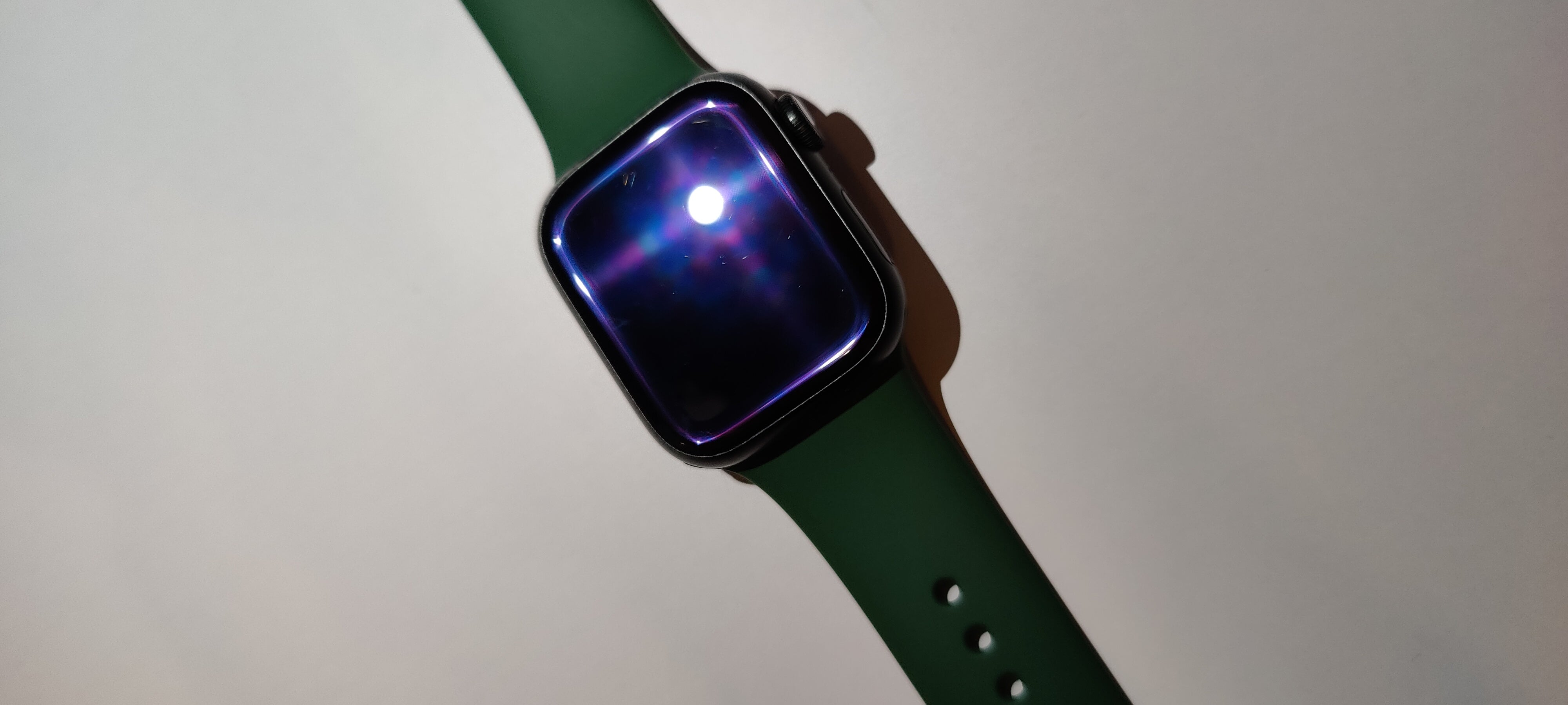 (Outlet) Apple Watch Series 7 41mm GPS Green Aluminum With Clover Sport Band + 4 Extra Bands