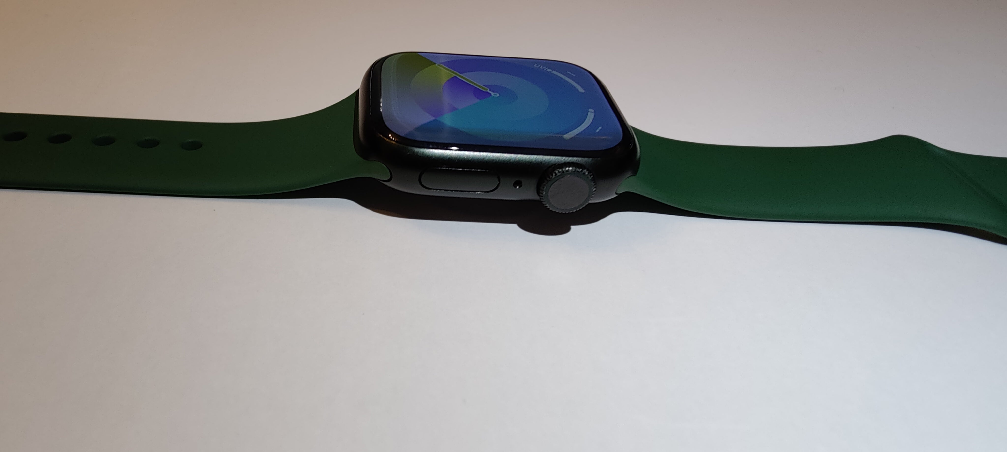 (Outlet) Apple Watch Series 7 41mm GPS Green Aluminum With Clover Sport Band + 4 Extra Bands