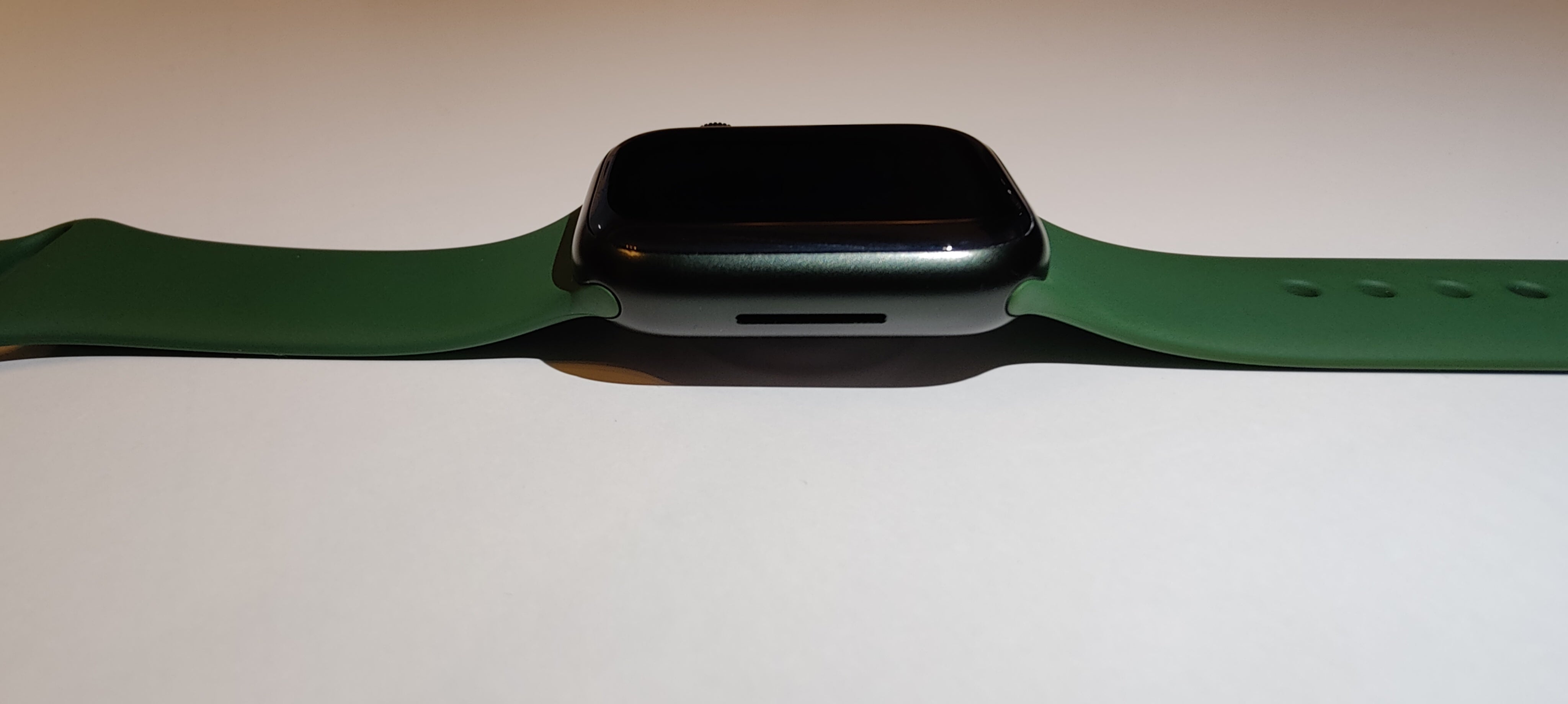 (Outlet) Apple Watch Series 7 41mm GPS Green Aluminum With Clover Sport Band + 4 Extra Bands