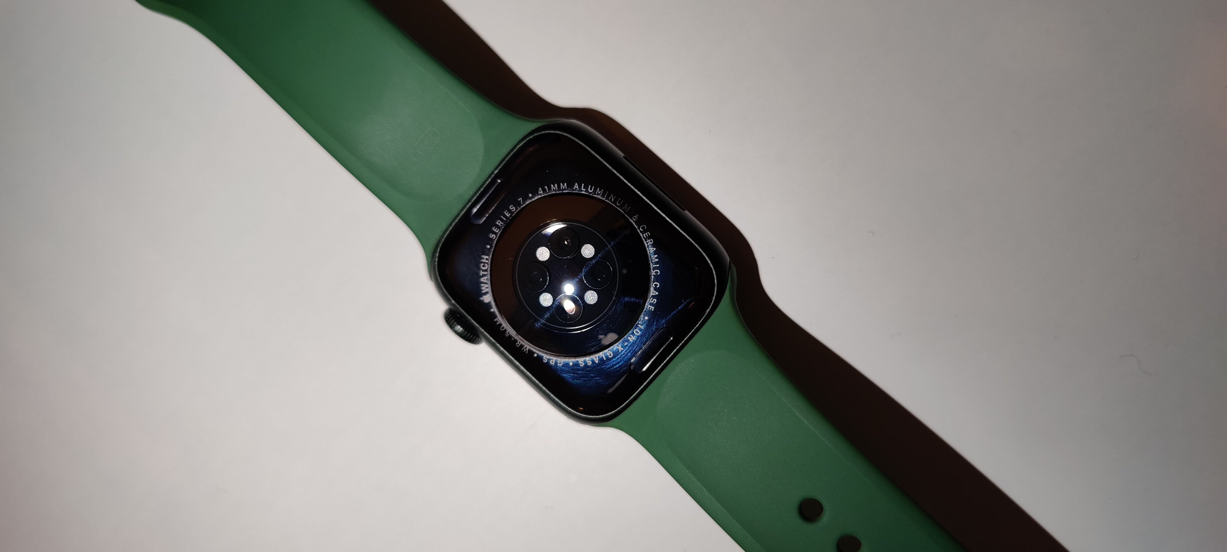 (Outlet) Apple Watch Series 7 41mm GPS Green Aluminum With Clover Sport Band + 4 Extra Bands